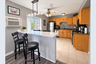 1331 S Finley Road #213, Lombard, IL 60148 - Photo 8