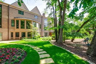 1302 Hawthorne Ln, Hinsdale, IL 60521 - Photo 1