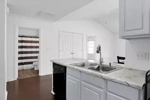 710 Yalow Dr, Champaign, IL 61822 - Photo 8