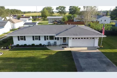 406 E Chestnut Street, Hoopeston, IL 60942 - Photo 2