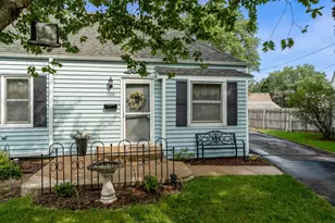 726 River Park Dr, Loves Park, IL 61111 - Photo 2