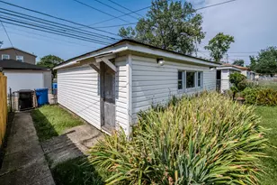 10226 S Torrence Ave, Chicago, IL 60617 - Photo 8