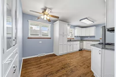 15 S 10th Street, Saint Charles, IL 60174 - Photo 6