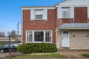 718 1/2 N Western Ave, Park Ridge, IL 60068 - Photo 1