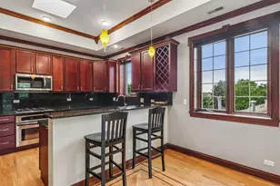 2049 W Morse Ave, Chicago, IL 60645 - Photo 10