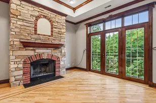 2049 W Morse Ave, Chicago, IL 60645 - Photo 4