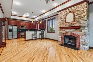 2049 W Morse Ave, Chicago, IL 60645 - Photo 8