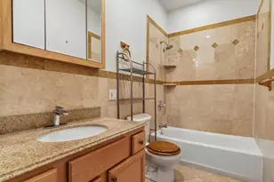 2049 W Morse Ave, Chicago, IL 60645 - Photo 22