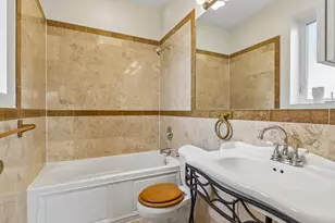 2049 W Morse Ave, Chicago, IL 60645 - Photo 18
