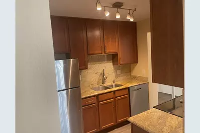650 Perrie Drive #304, Elk Grove Village, IL 60007 - Photo 4