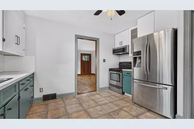 1618 S Center Street, Bloomington, IL 61701 - Photo 6