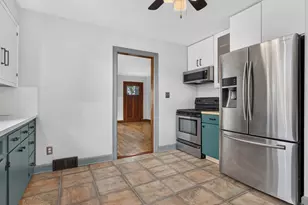 1618 S Center St, Bloomington, IL 61701 - Photo 6