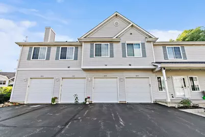 1075 Castleshire Drive #1075, Woodstock, IL 60098 - Photo 2