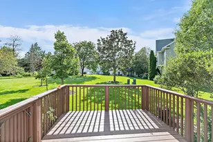 1075 Castleshire Dr, Woodstock, IL 60098 - Photo 18