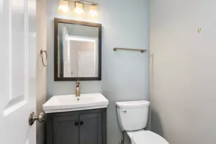 1075 Castleshire Dr, Woodstock, IL 60098 - Photo 12