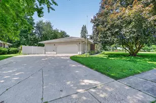 2230 N 1st St, Dekalb, IL 60115 - Photo 28