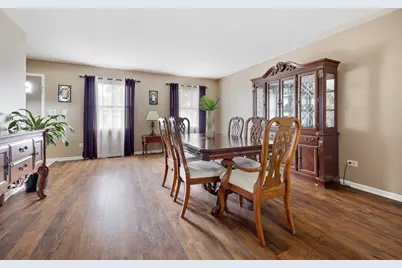717 S Point Drive, Schaumburg, IL 60193 - Photo 6