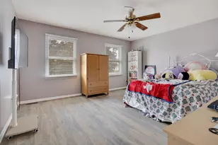 717 S Point Dr, Schaumburg, IL 60193 - Photo 14