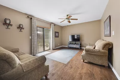 717 S Point Drive, Schaumburg, IL 60193 - Photo 4