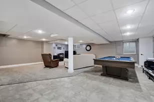717 S Point Dr, Schaumburg, IL 60193 - Photo 20