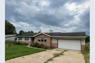 527 Timber Hills Drive, Freeport, IL 61032 - Photo 2