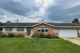 527 Timber Hills Dr, Freeport, IL 61032 - Photo 1