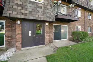 9386 Bay Colony Dr, Des Plaines, IL 60016 - Photo 2