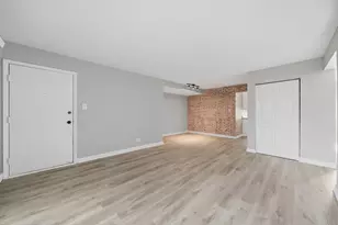 9386 Bay Colony Dr, Des Plaines, IL 60016 - Photo 6