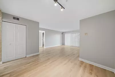 9386 Bay Colony Drive #1S, Des Plaines, IL 60016 - Photo 4