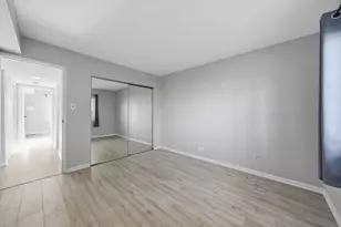 9386 Bay Colony Dr, Des Plaines, IL 60016 - Photo 14