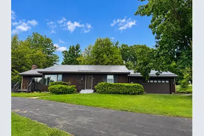 576 Timber Hills Drive, Freeport, IL 61032 - Photo 2