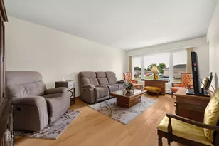9972 Ivanhoe Ave, Schiller Park, IL 60176 - Photo 4