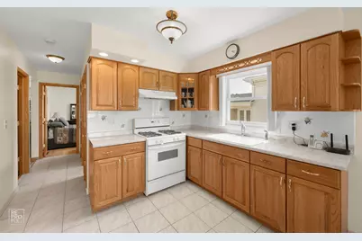 9972 Ivanhoe Avenue, Schiller Park, IL 60176 - Photo 6