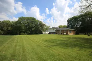 114 Rosemary Ave, Inverness, IL 60010 - Photo 2