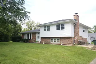 114 Rosemary Ave, Inverness, IL 60010 - Photo 1