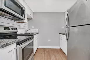315 W Kimbell Ave, Elmhurst, IL 60126 - Photo 2