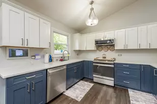 715 Holdridge Ave, Winthrop Harbor, IL 60096 - Photo 2
