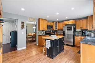 27W501 Williams St, Winfield, IL 60190 - Photo 4