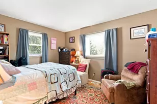 652 Sussex Ln, Crystal Lake, IL 60014 - Photo 12