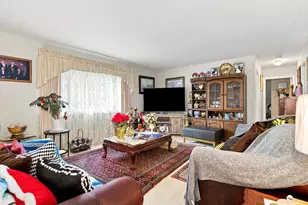 652 Sussex Ln, Crystal Lake, IL 60014 - Photo 8