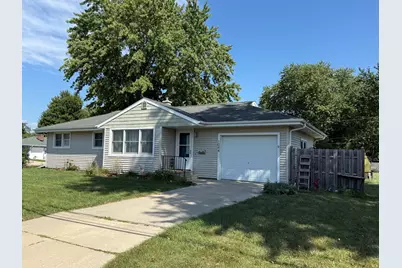 1044 Park Avenue, Sycamore, IL 60178 - Photo 2