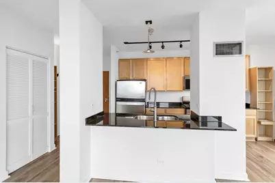 210 S Desplaines Street #1102, Chicago, IL 60661 - Photo 6