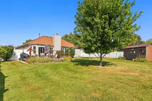 612 Yellowstone Ln, Yorkville, IL 60560 - Photo 2