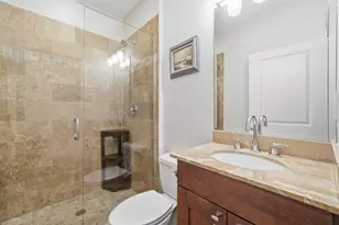 639 W Briar Pl, Chicago, IL 60657 - Photo 16