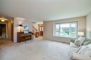 1126 S Edgewood Ave, Lombard, IL 60148 - Photo 6