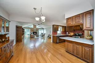 1126 S Edgewood Ave, Lombard, IL 60148 - Photo 2