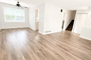 2116 Briar Hill Dr, Schaumburg, IL 60194 - Photo 2