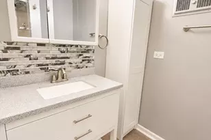 2116 Briar Hill Dr, Schaumburg, IL 60194 - Photo 6