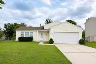 2116 Briar Hill Dr, Schaumburg, IL 60194 - Photo 1