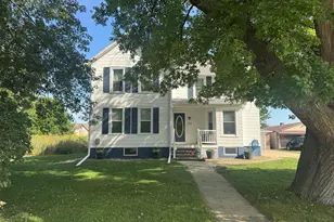 523 E Wells St, Geneseo, IL 61254 - Photo 2